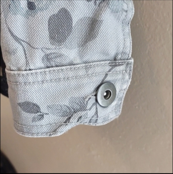 Women's retro grey/blue floral Mossimo jean jacket size small - Picture 4 of 6